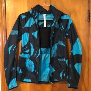 Lightweight breathable lululemon women’s jacket